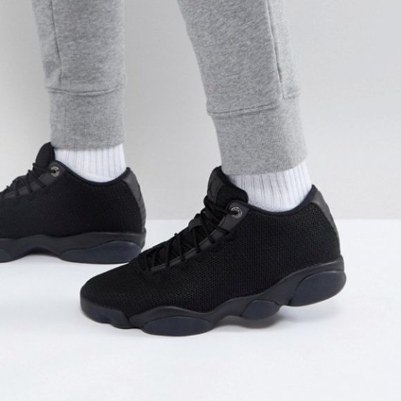 jordan horizon low all black